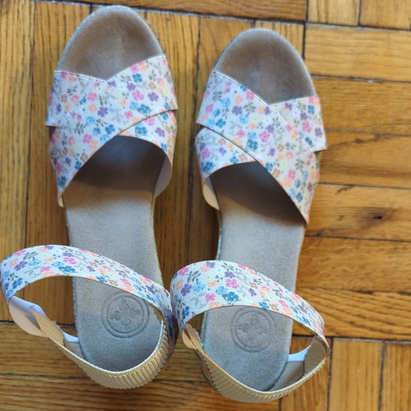 CHARLESTON SHOE CO. Shoes - Charleston Shoe Company Cannon Floral Cross-Strap Wedge Sandals